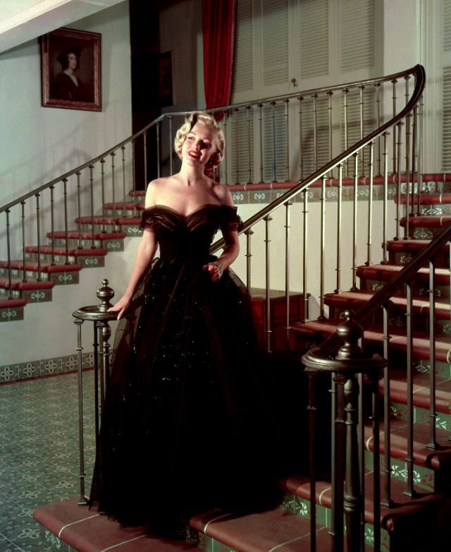 #23 Beautiful Photos of Marilyn Monroe in the 1950s taken by John Florea #23 Celebrities