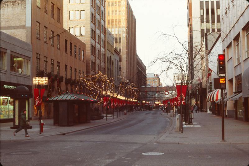 #42 Nicollet Mall, Minneapolis, December 1984