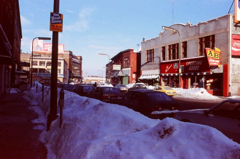 #32 9th Street, looking towards Hennepin, Downtown Minneapolis, early 1983