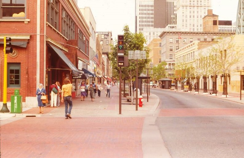 #33 Nicollet Mall at 10th Street, Minneapolis, May 1983