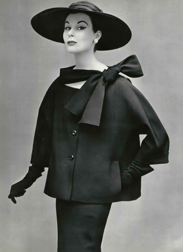 #27 Myrtle Crawford in two-piece suit in black linen by Christian Dior, photo by Philippe Pottier, L’Officiel, 1953