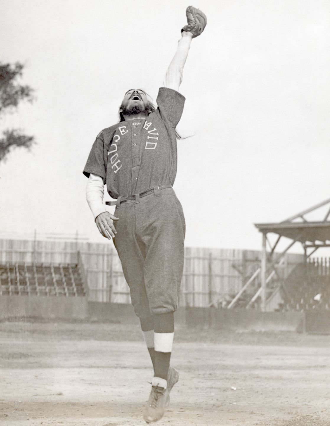 #17 Long-haired and Bearded baseball team: The House of David team was a baseball version of the Harlem Globetrotters