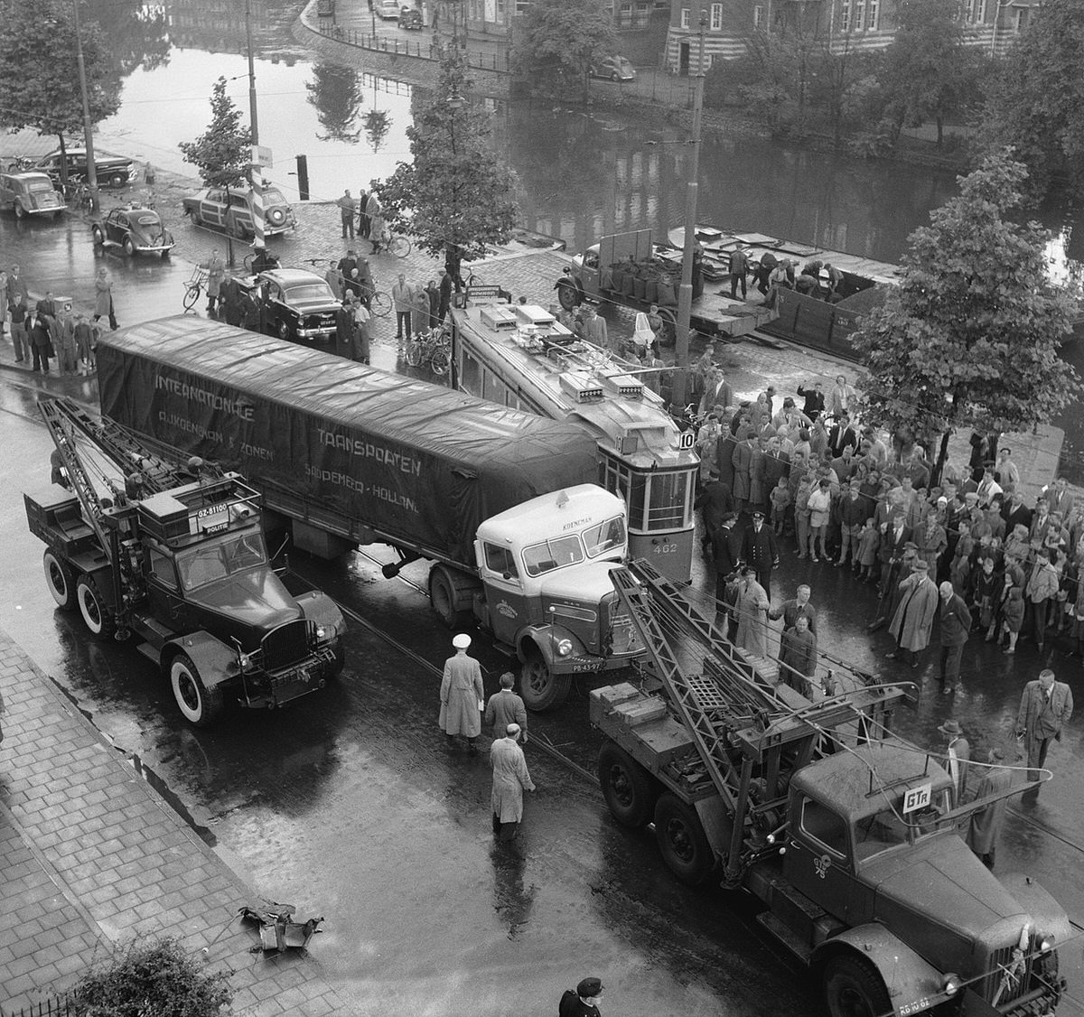 Collision of tram with lorry of Koeneman &; Zonen Sappermeer. August 3, 1956 .