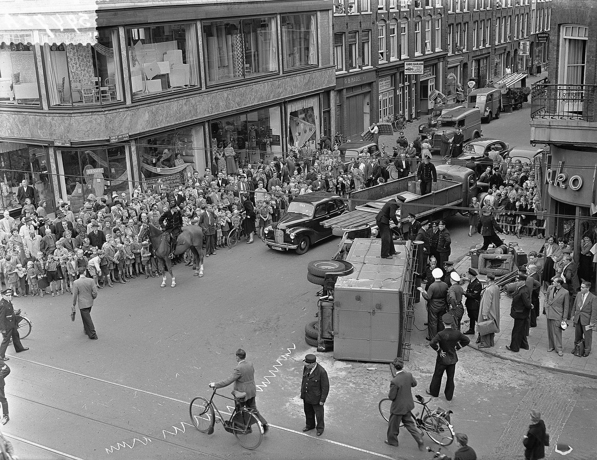 Tram line 24 collides with fire truck in Ferdinand Bolstraat corner 1e Jan Steenstraat, 11 september 1953.