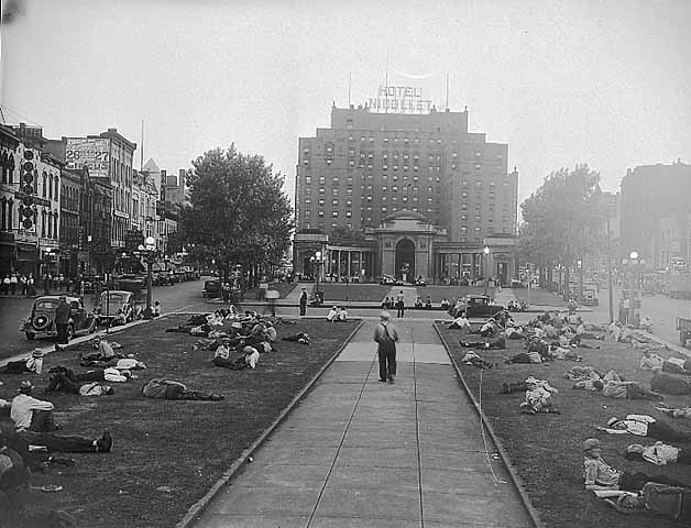 #26 Gateway Park, the heart of skid row; Minneapolis, Minnesota, 6 July 1937