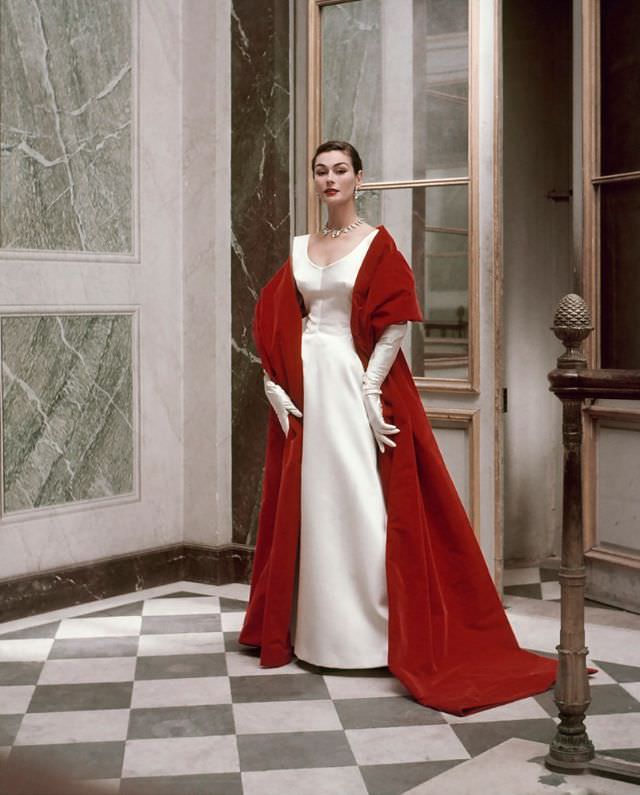#1 Anne Gunning in Balenciaga’s exquisite ensemble, Versailles, Vogue US, 1952