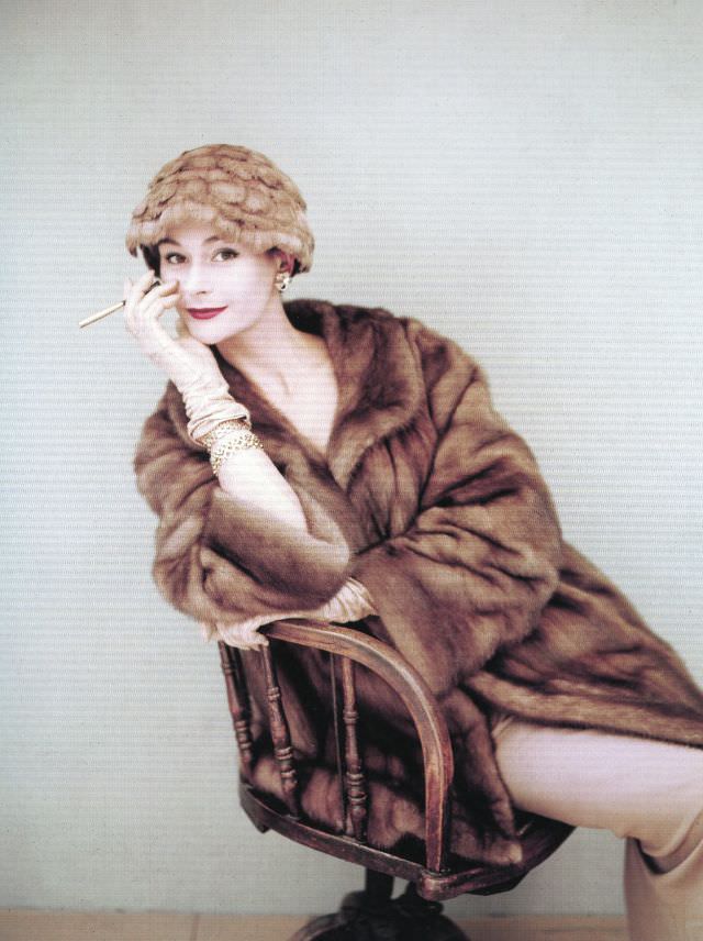 #39 Anne Gunning, Vogue cover, 1956
