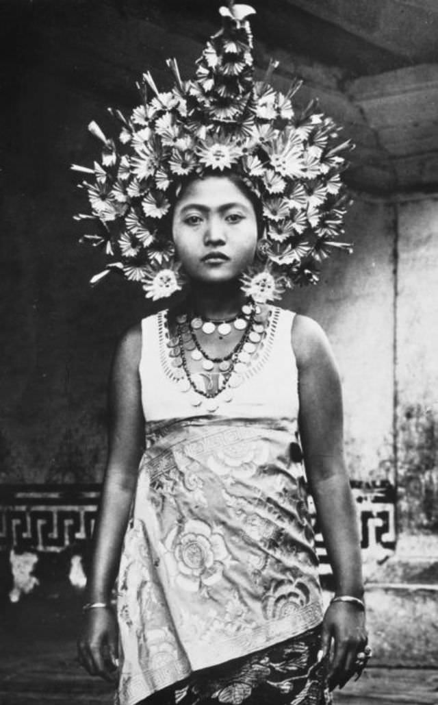 Historical Photos of Balinese Dancers from the Early 20th Century Places &; People