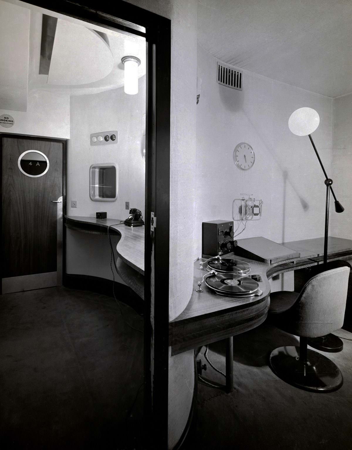 #7 Studio 4B and News Editors Cubilcle, July 1932 Broadcasting House