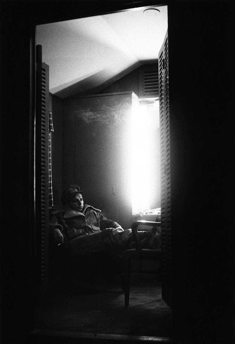#7 Richard Burton in his 20th Century Fox dressing room during filming on “The Desert Rats,” 1953