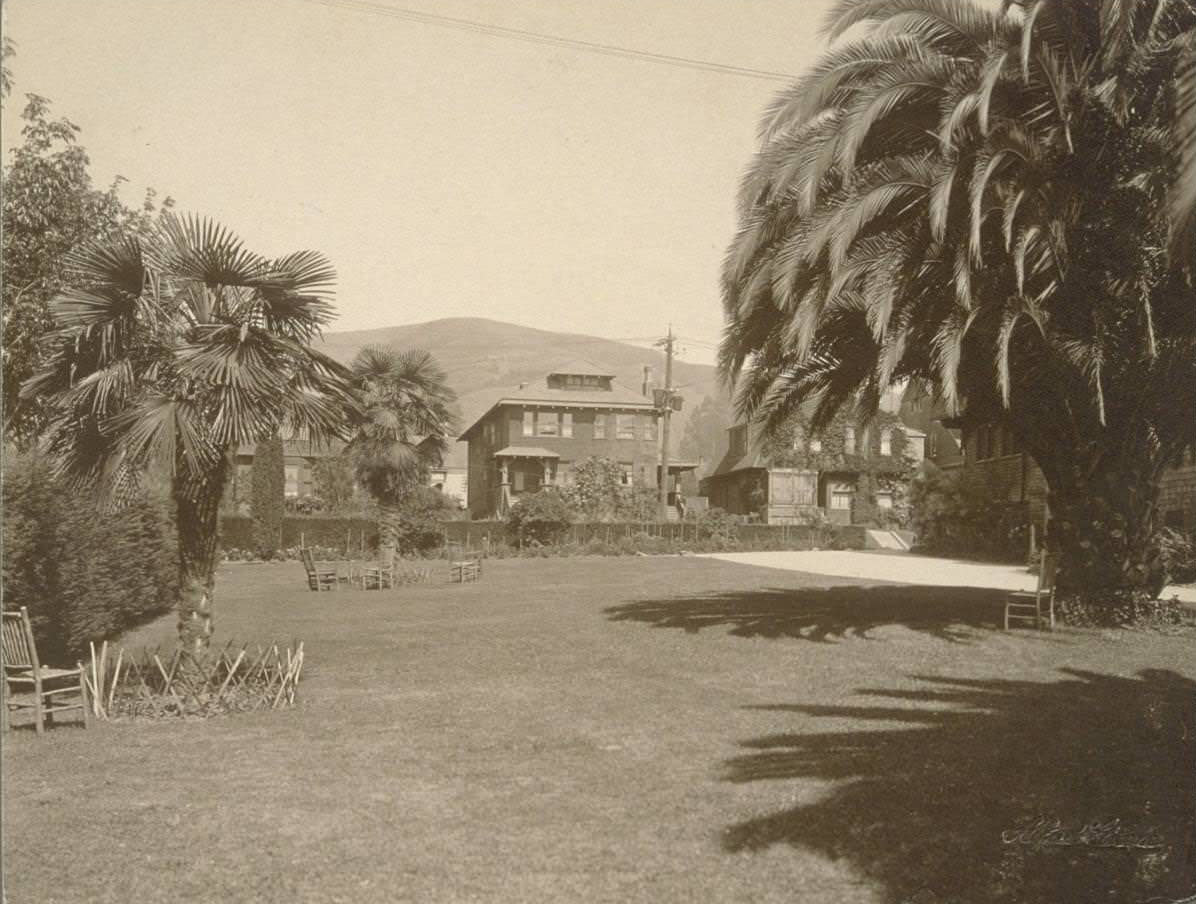 #86 Yard Unidentified residence. Berkeley, 1920s