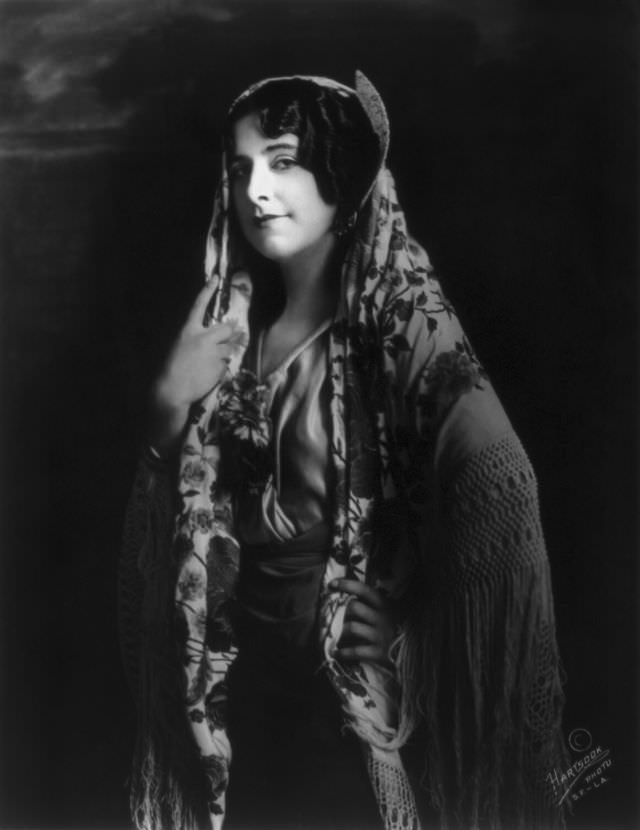 #18 Operatic soprano Geraldine Farrar, 1915