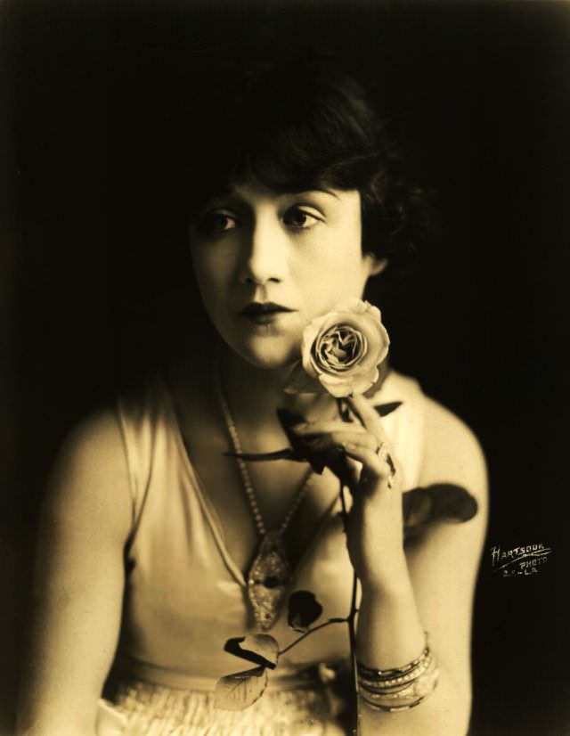 #25 Kathleen Clifford, 1917