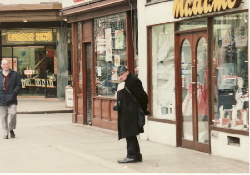 #32 Photographer on Dublin street, 1984