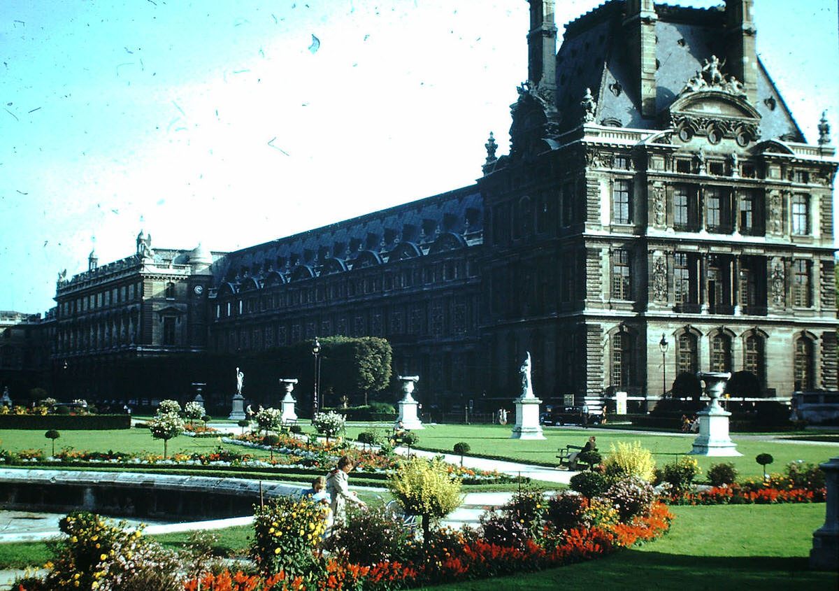 #57 Louvre- Paris, France, 1953
