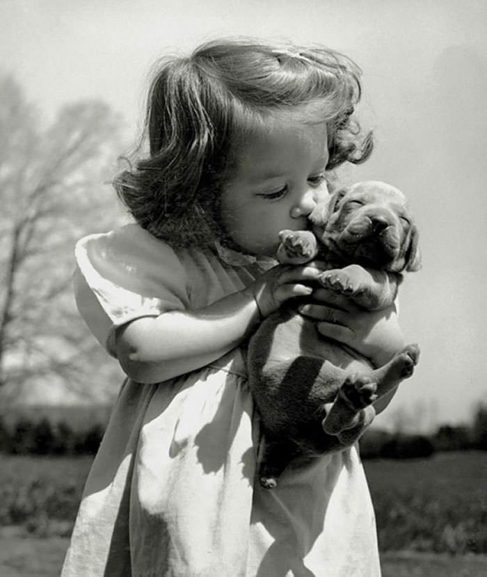 #16 Little girl and her pet toad at a pet show, venice beach, california, 1936