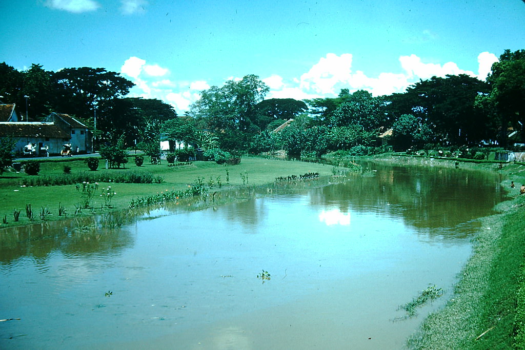 #12 Canal in Surabaya, Indonesia, 1952