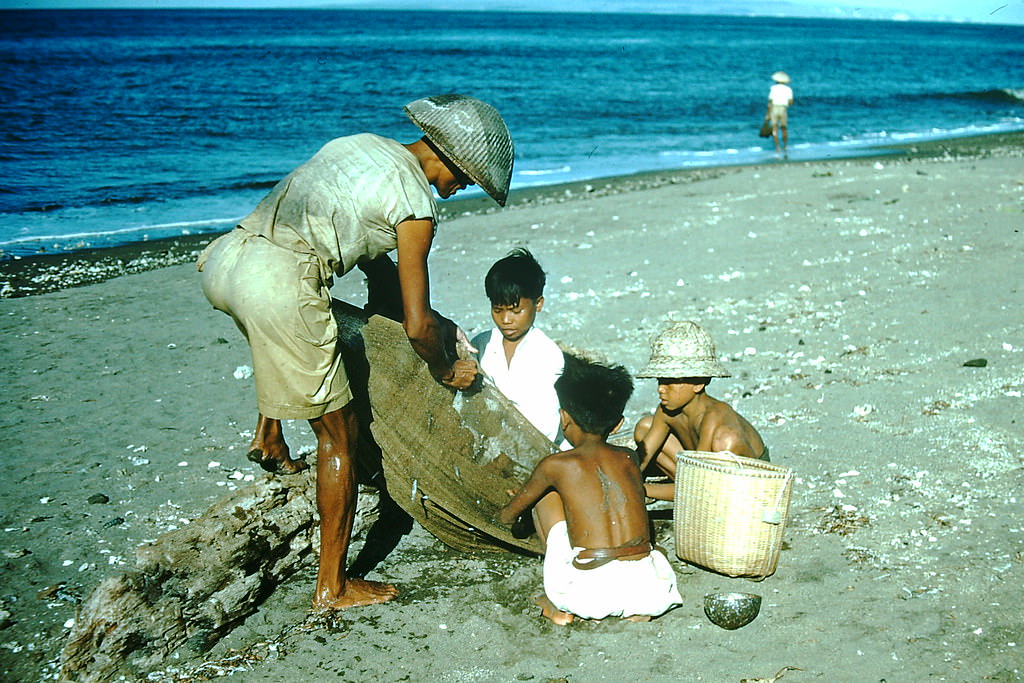 #76 Net Fisherman and Helpers- Sanoeur- Bali, Indonesia, 1952