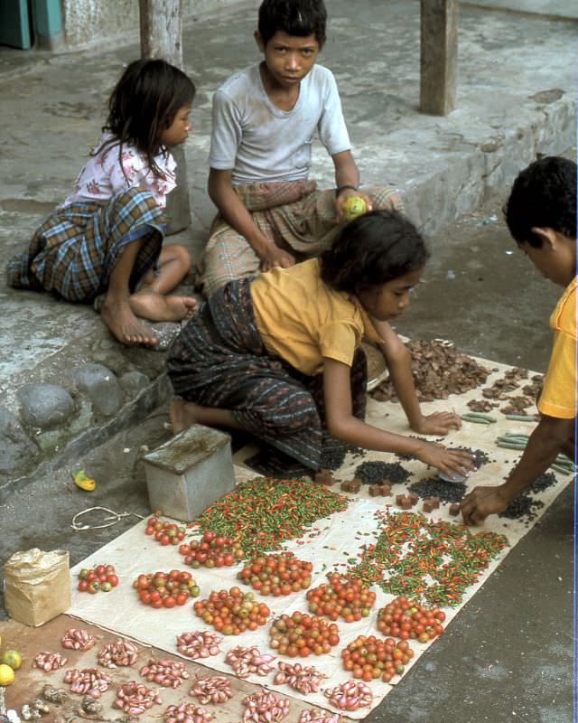 #47 Market kids, Ende, Flores island, 1970s