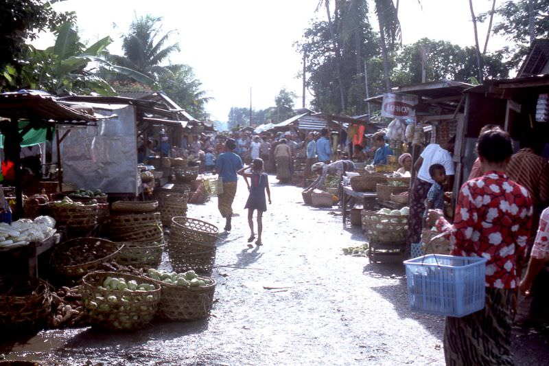 #75 Balinese market on Jalan Legian, 1970s