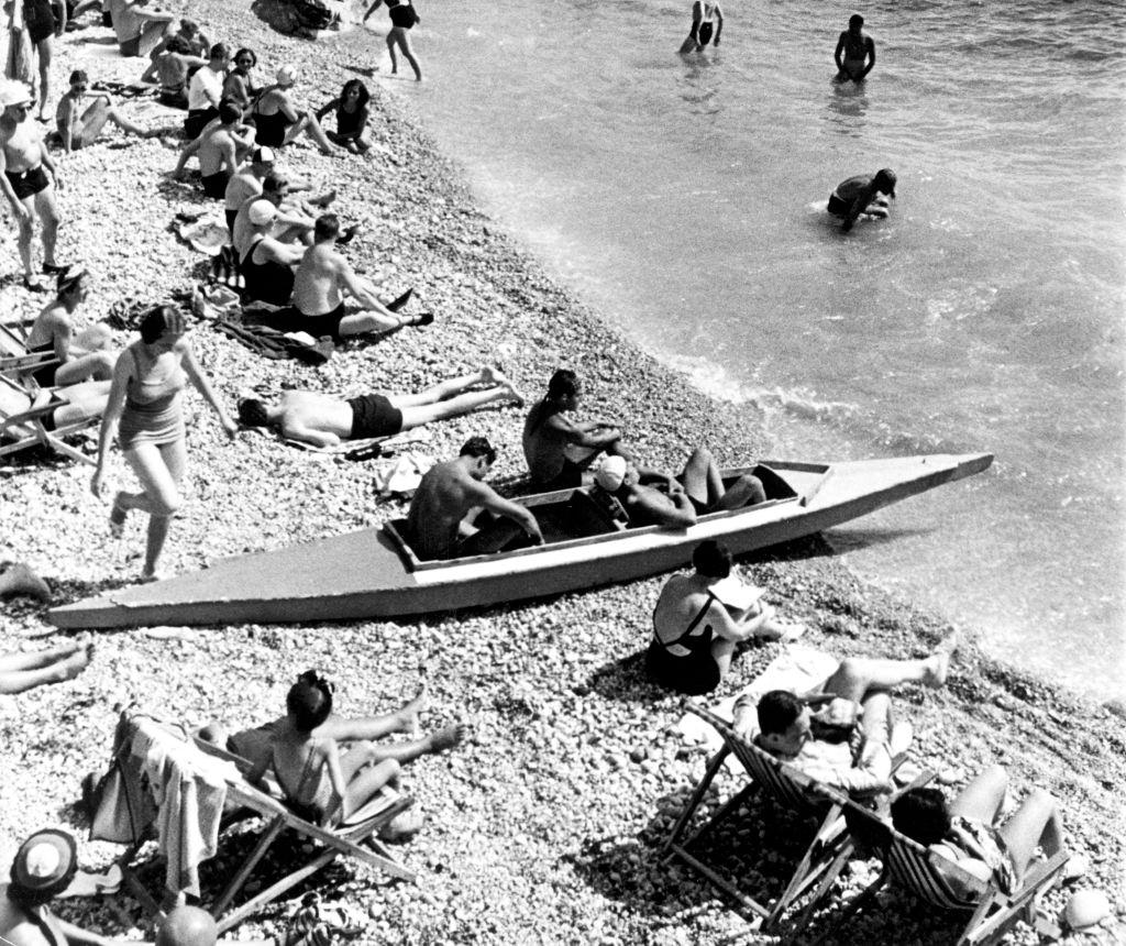 #57 People on the beach, Capri, 1960.