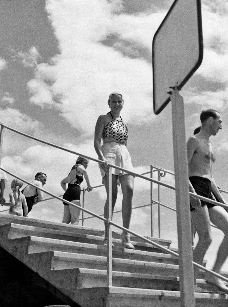 #92 Some people going down the stairs of the lido Savoia in Opatija, Opatija, 1960s.