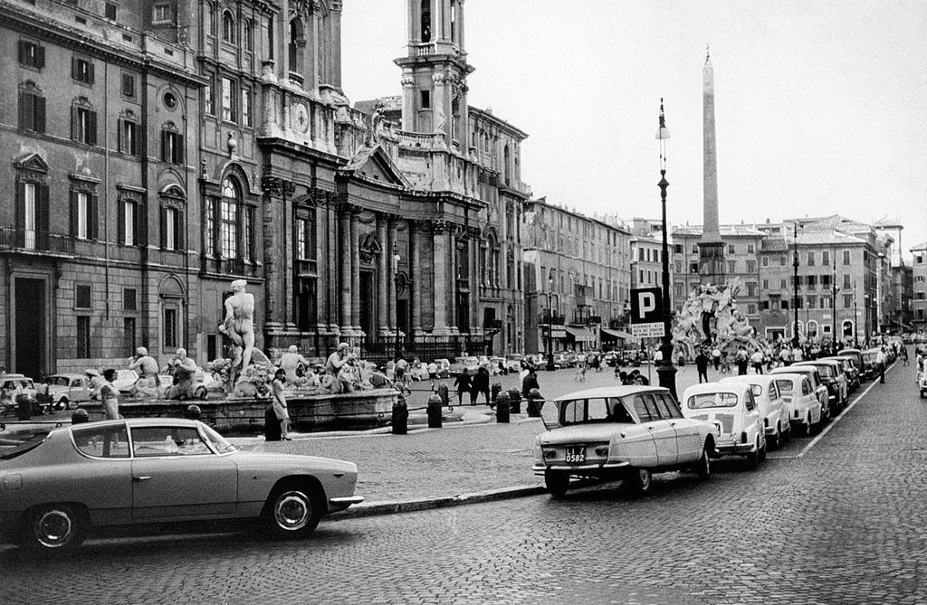 #10 View of piazza Navona with the church of Sant’Agnese in Agone. Rome, 1960s
