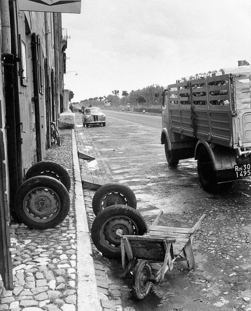 #34 Lorry parked at the Mesa di Pontinia post house, Mesa, 1960s.