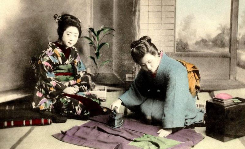 #18 Japanese woman and their everyday tools