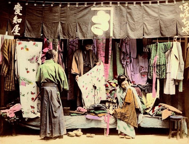 #19 Kimono sellers
