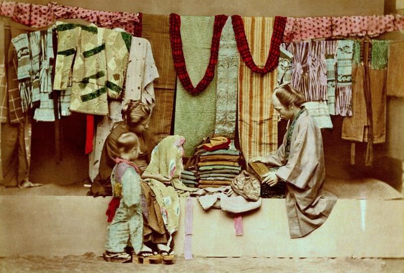 #28 The used kimono sellers. Recycled fashion for kids and adults in old Japan
