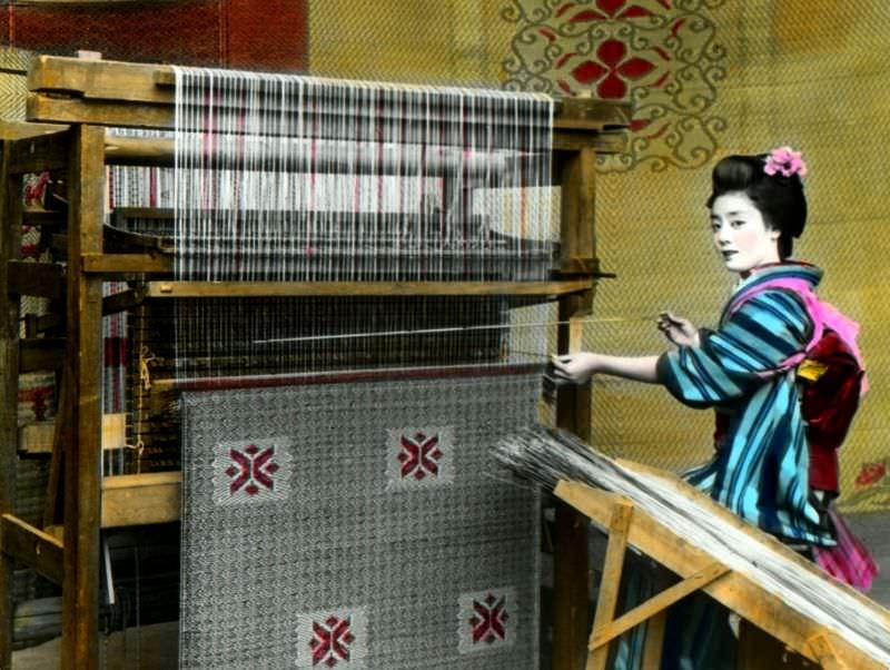 #33 Warping the woof in a kimono and a flower