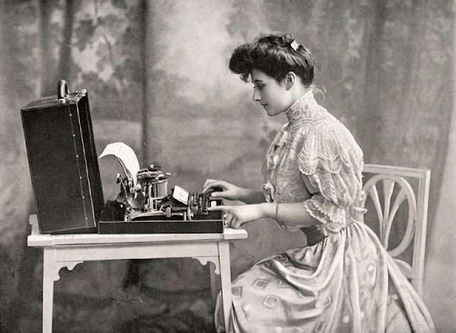 Historical Photos of Ladies using Typewriters from the Past Inventions
