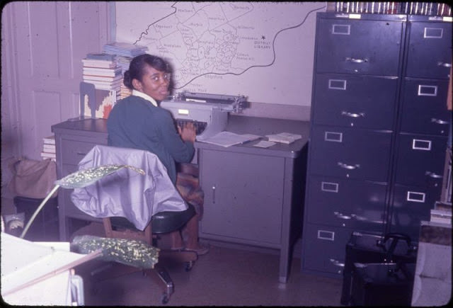 Historical Photos of Ladies using Typewriters from the Past Inventions