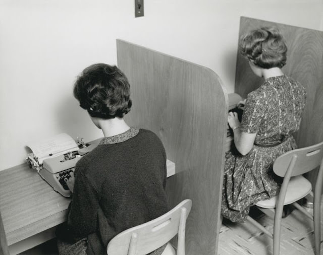 Historical Photos of Ladies using Typewriters from the Past Inventions