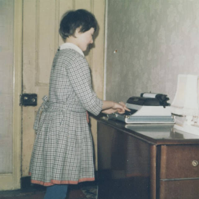 Historical Photos of Ladies using Typewriters from the Past Inventions