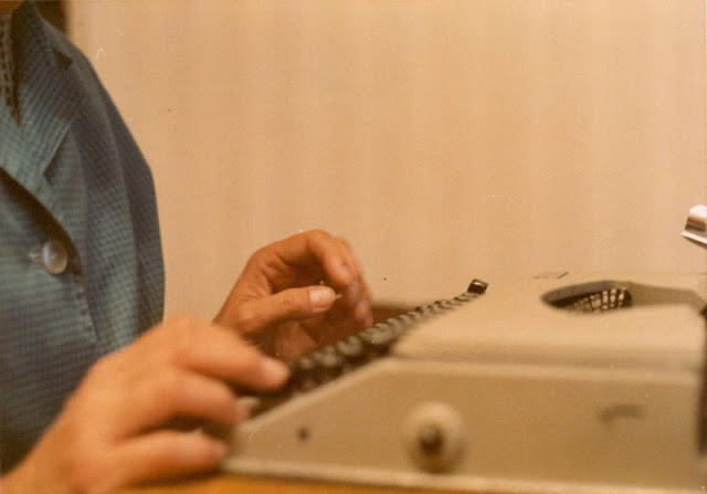 Historical Photos of Ladies using Typewriters from the Past Inventions