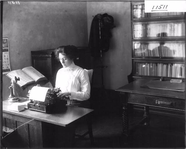 Historical Photos of Ladies using Typewriters from the Past Inventions