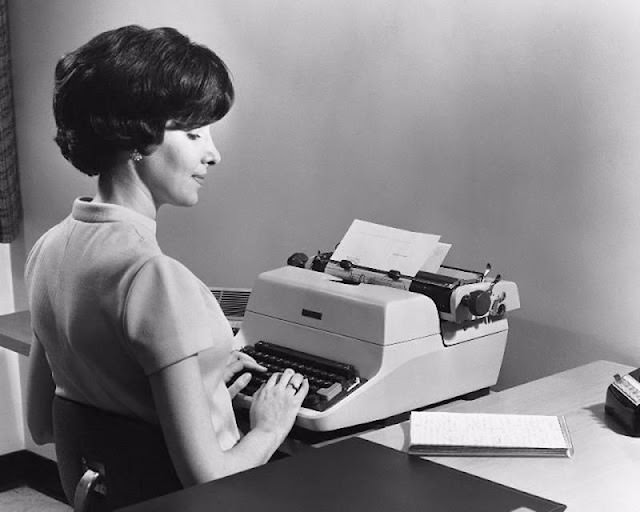 Historical Photos of Ladies using Typewriters from the Past Inventions