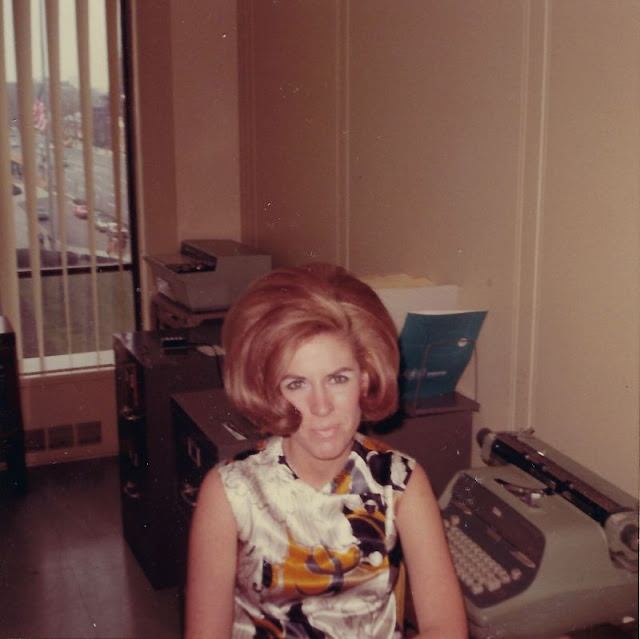 Historical Photos of Ladies using Typewriters from the Past Inventions
