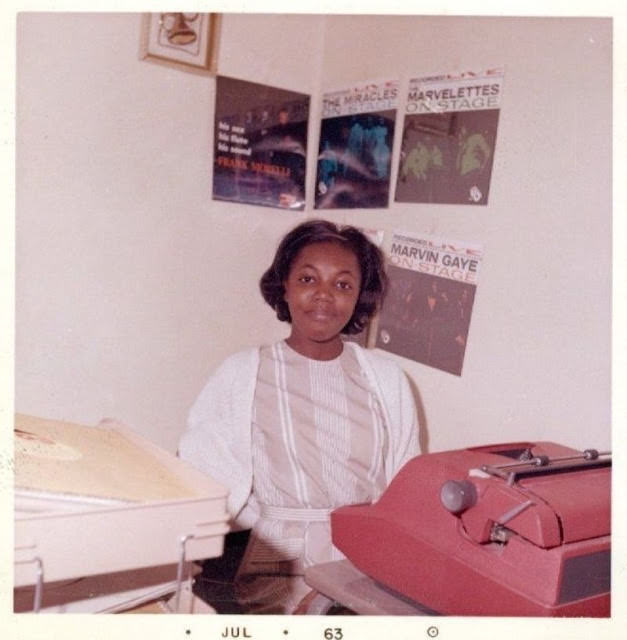 Historical Photos of Ladies using Typewriters from the Past Inventions