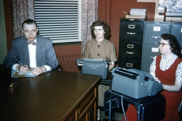 Historical Photos of Ladies using Typewriters from the Past Inventions