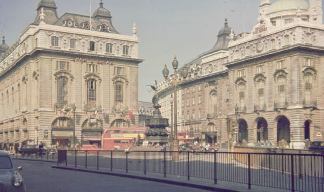 #2 Piccadilly Circus, West side, 1962
