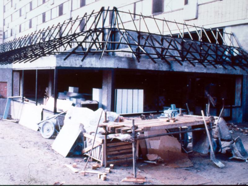 #6 It was the largest McDonalds in the world at the time of the construction and even today remains the largest one in Europe.