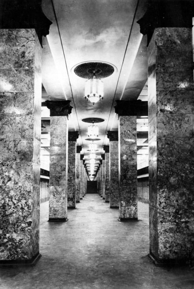 #12 Platform of the Komsomolskaya Square subway station, Moscow, 1935