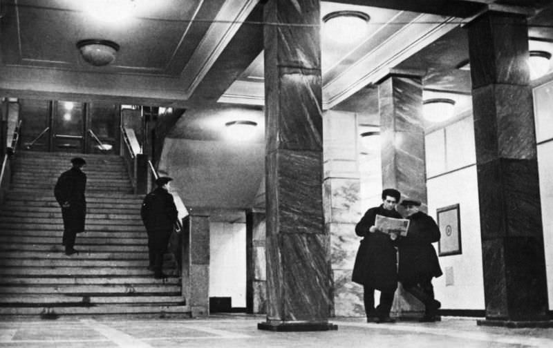 #30 Subway station Smolenski Square, entrance-hall, Moscow, 1935