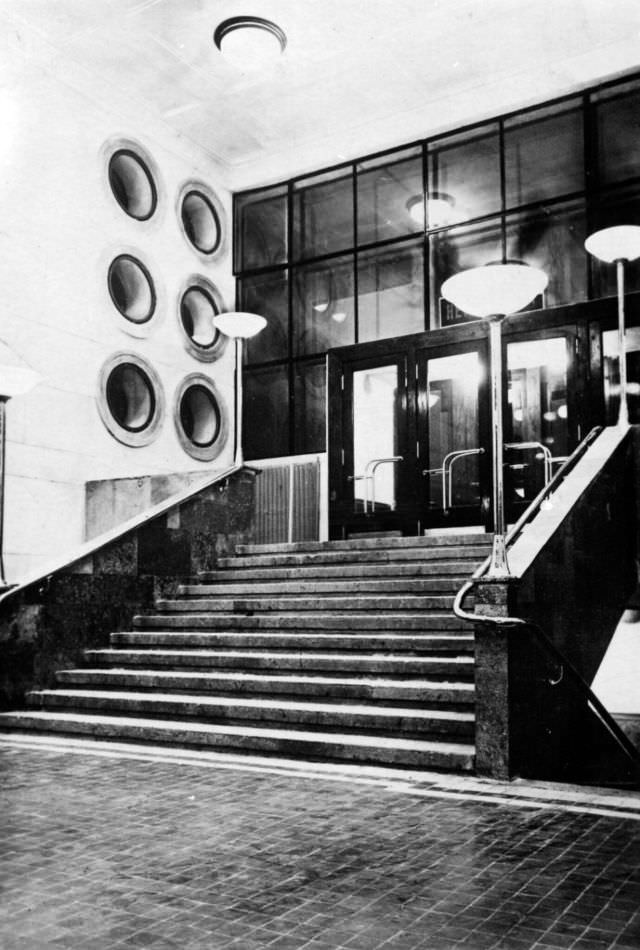 #5 Kirovskaya subway station, vestibule, Moscow, 1935