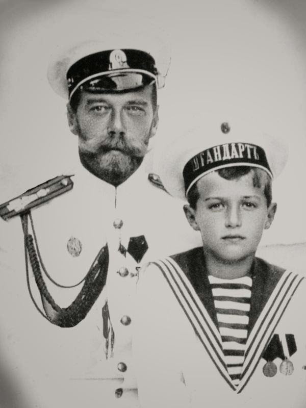#9 Nicholas II & Alexeï: father and son, 1912.