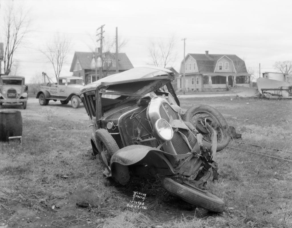 #29 View from front of a wrecked Oakland Sedan, 1932.