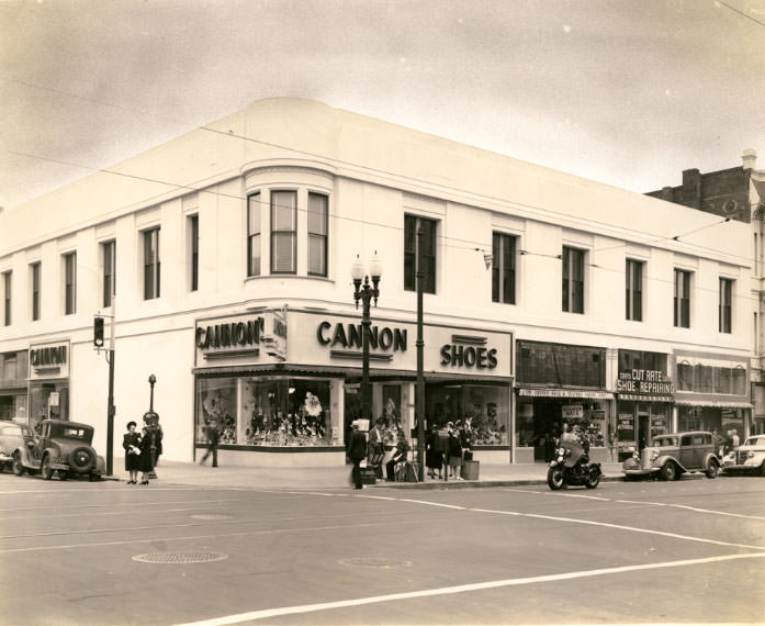 #78 Miller-Collsichonn-Westdahl building, southeast corner of 11th and Washington Streets, 1940s